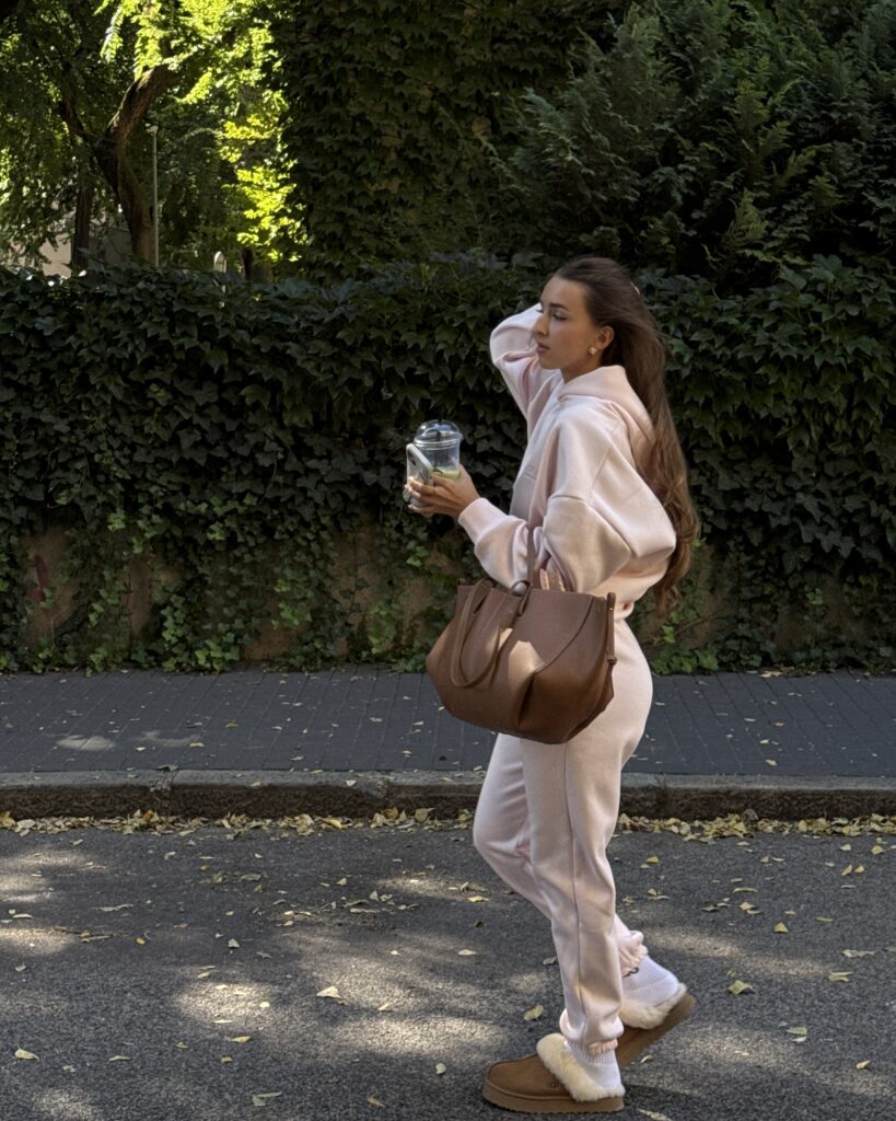 Tepláky Health, Wealth, Happiness BABY PINK